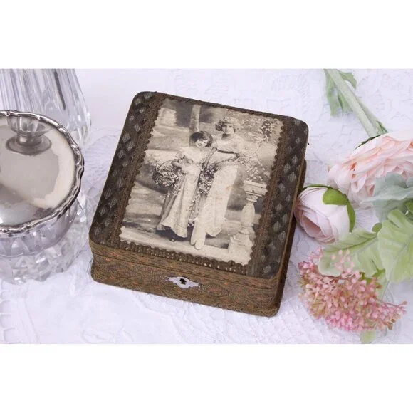 Vintage jewelry box 2 pretty flower girls, French brocade ribbon covered trinket - Picture 2 of 9